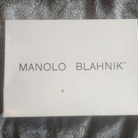 Manolo Blahnnik's Gold/Bronze heels - Picture 3 of 13